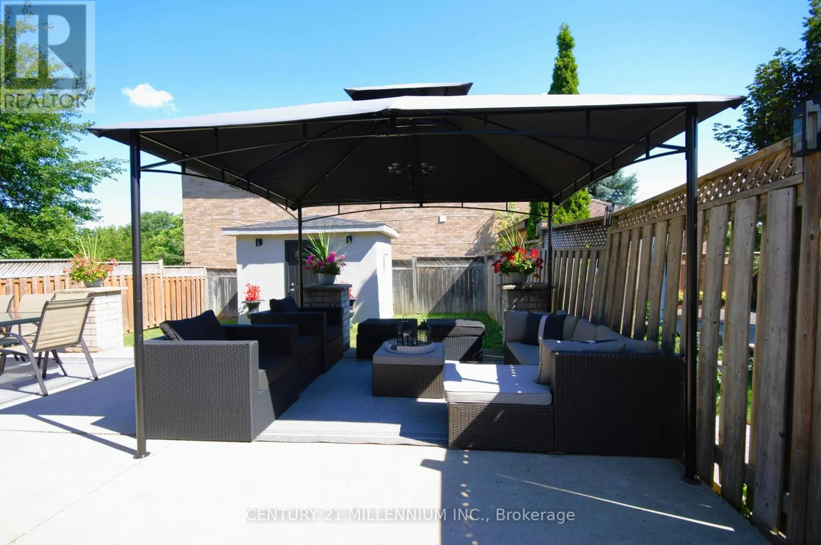 286 ROYALPARK WAY