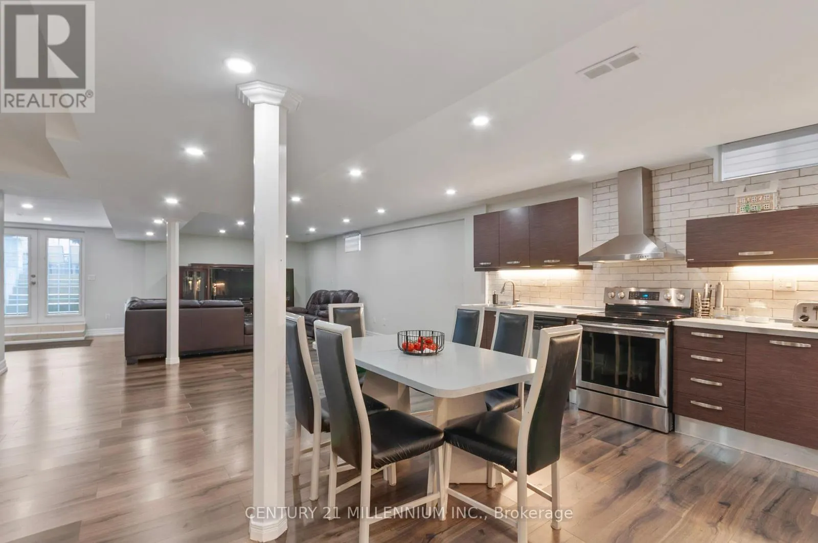 286 ROYALPARK WAY