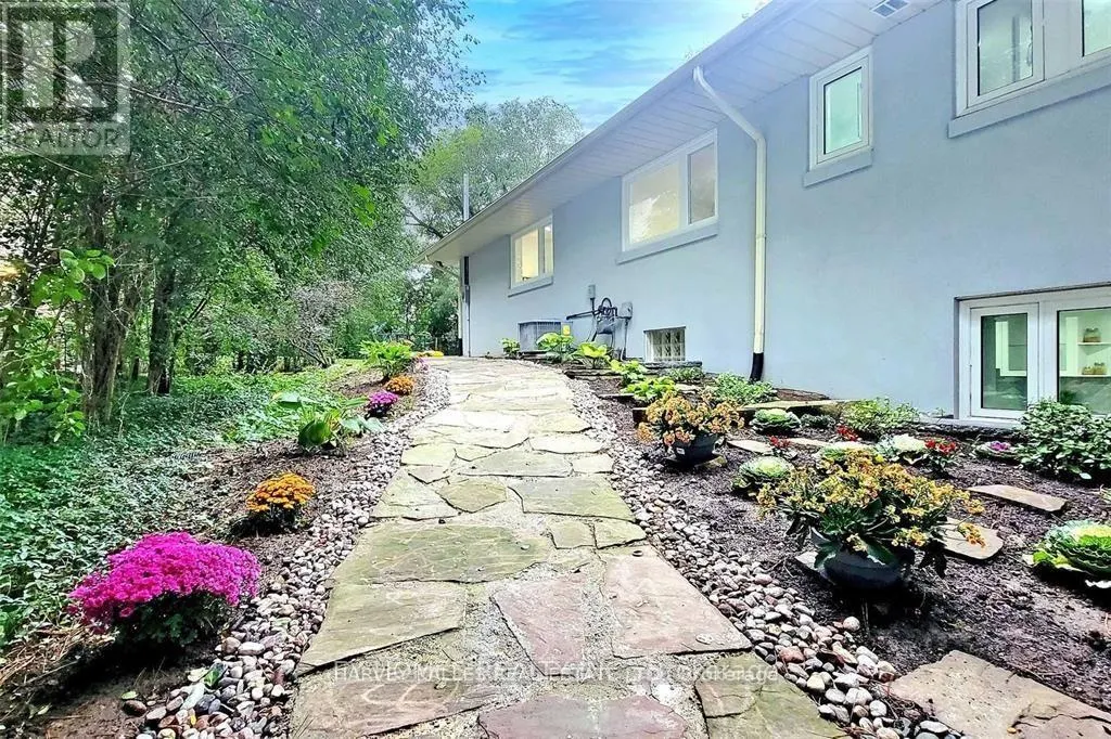 FRONT - 59 HEMINGWAY CRESCENT