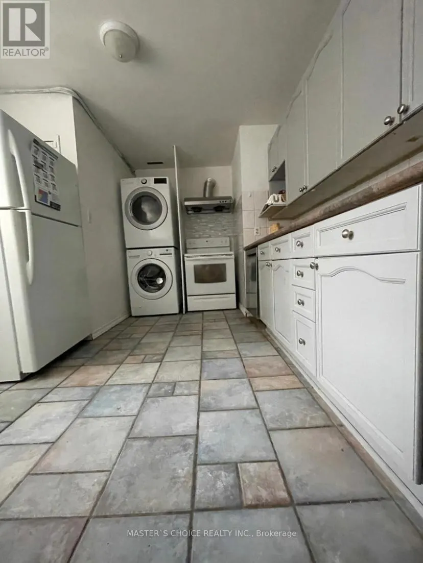 39 RICHARDSON DRIVE E