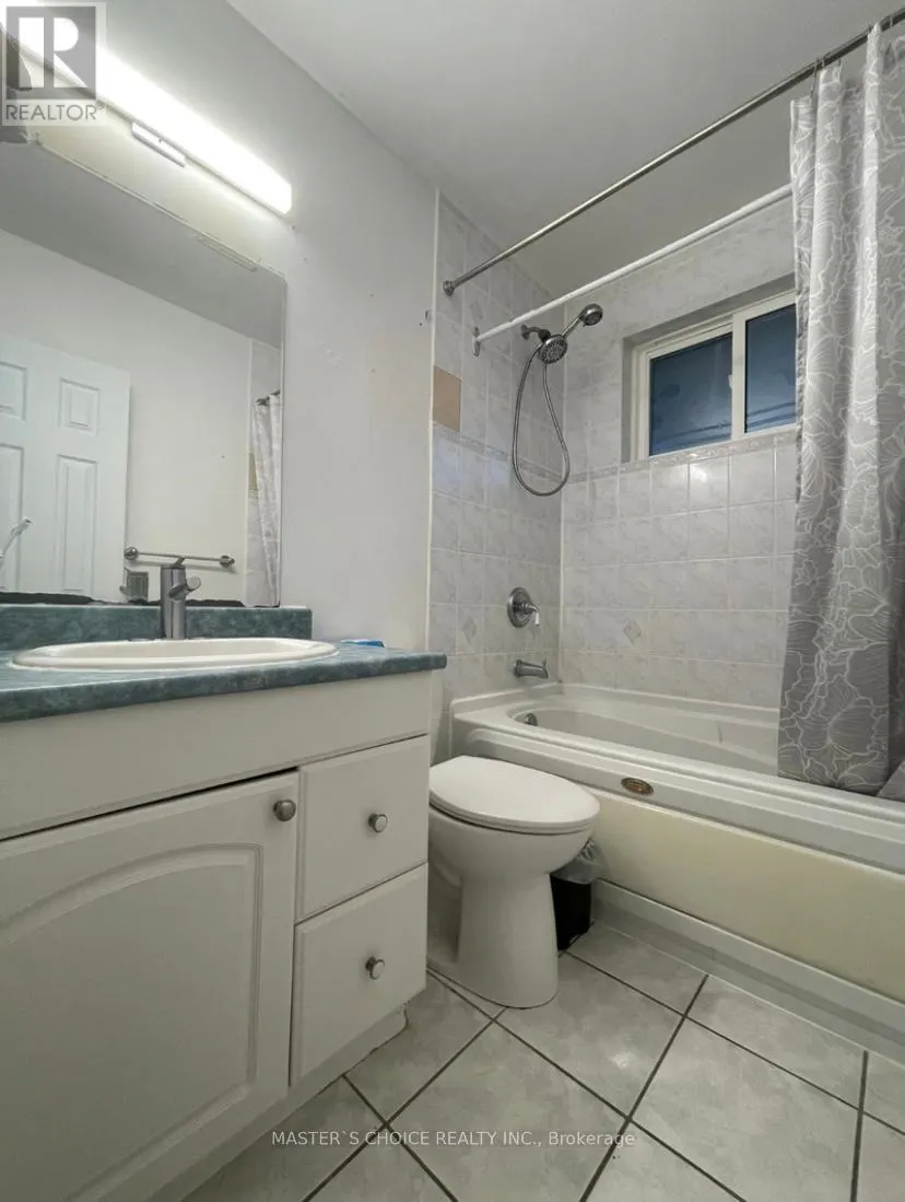 39 RICHARDSON DRIVE E