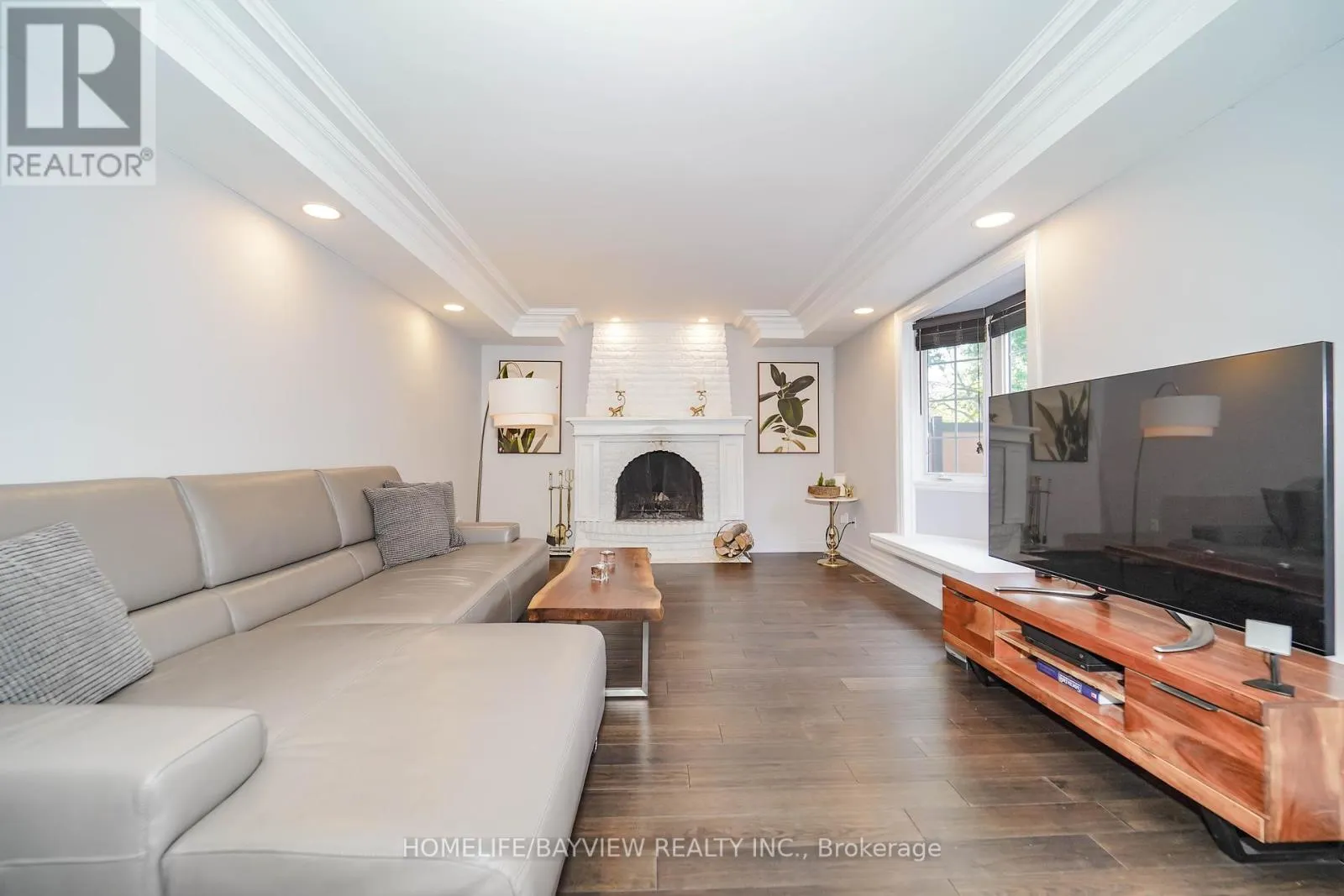 32 SILVER ASPEN DRIVE