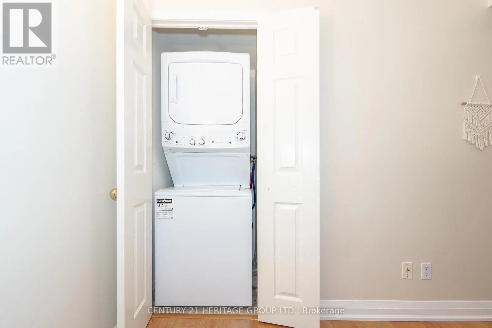 401 - 35 HUNT AVENUE