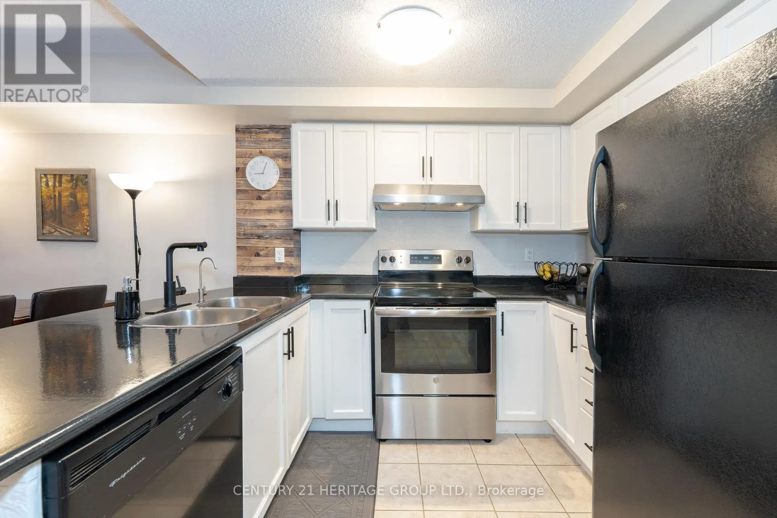 401 - 35 HUNT AVENUE