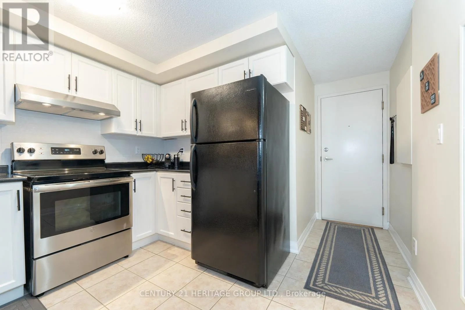 401 - 35 HUNT AVENUE