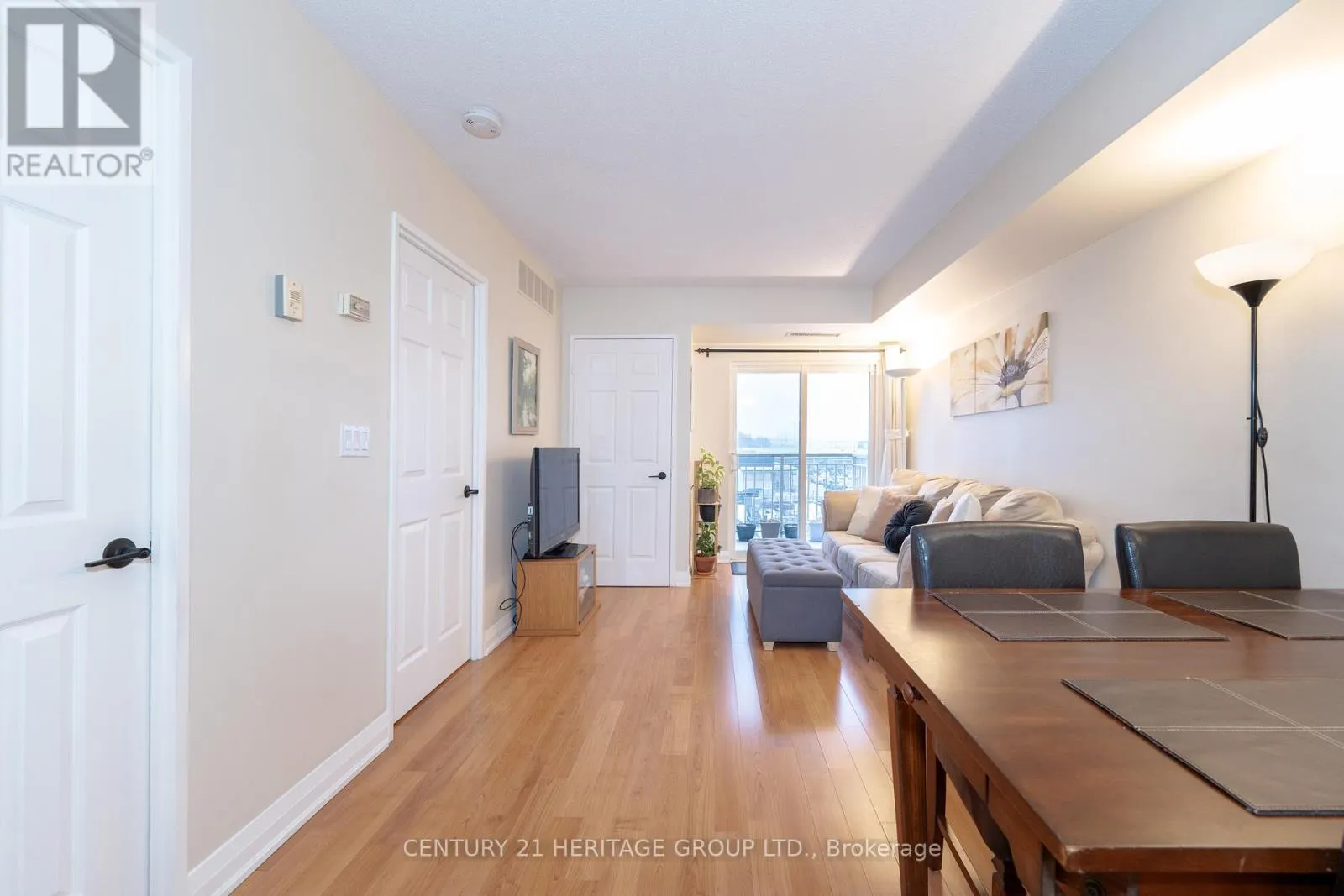 401 - 35 HUNT AVENUE