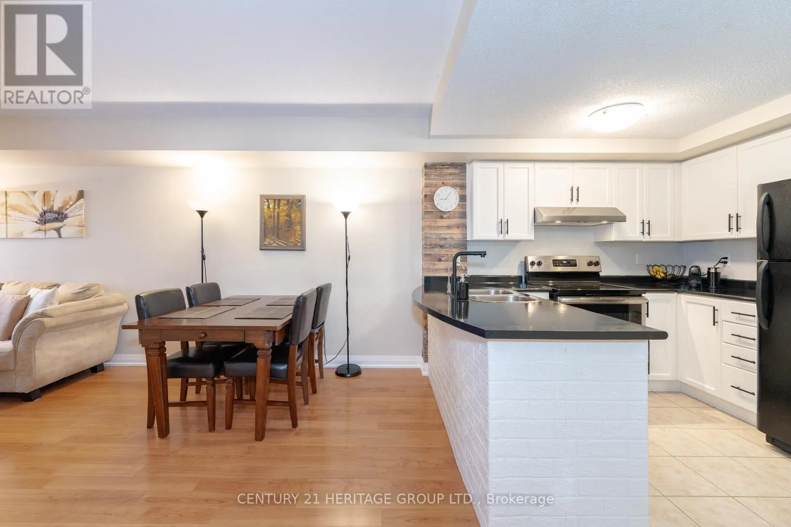 401 - 35 HUNT AVENUE