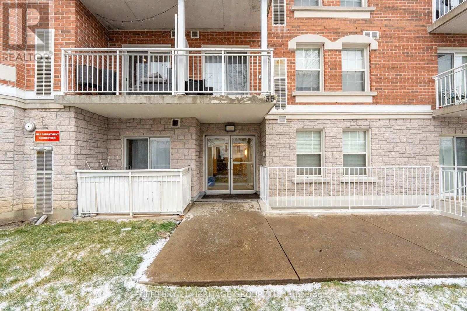 401 - 35 HUNT AVENUE