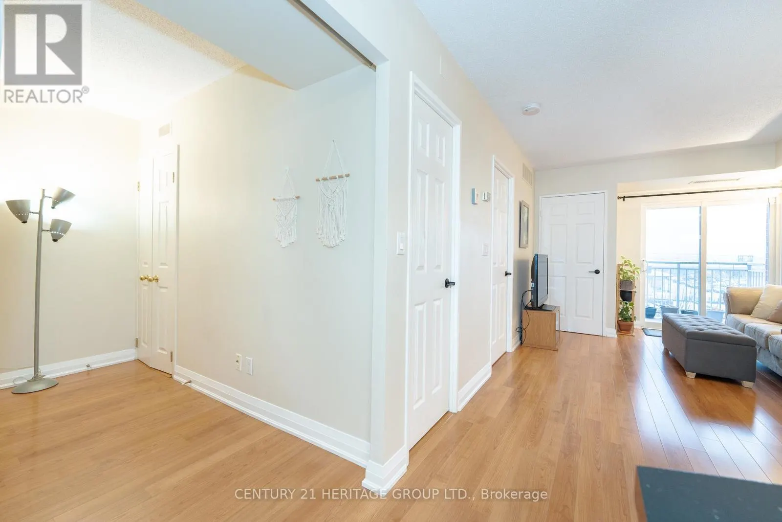 401 - 35 HUNT AVENUE