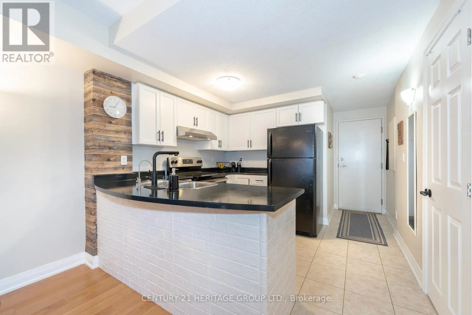 401 - 35 HUNT AVENUE