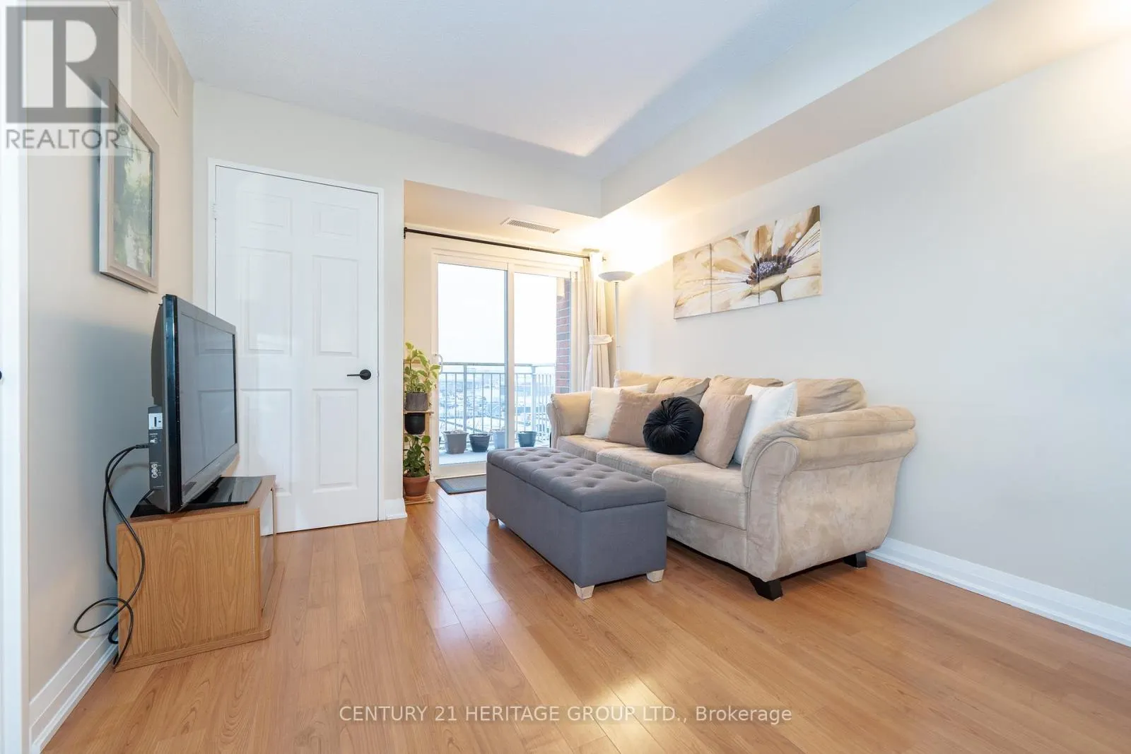 401 - 35 HUNT AVENUE
