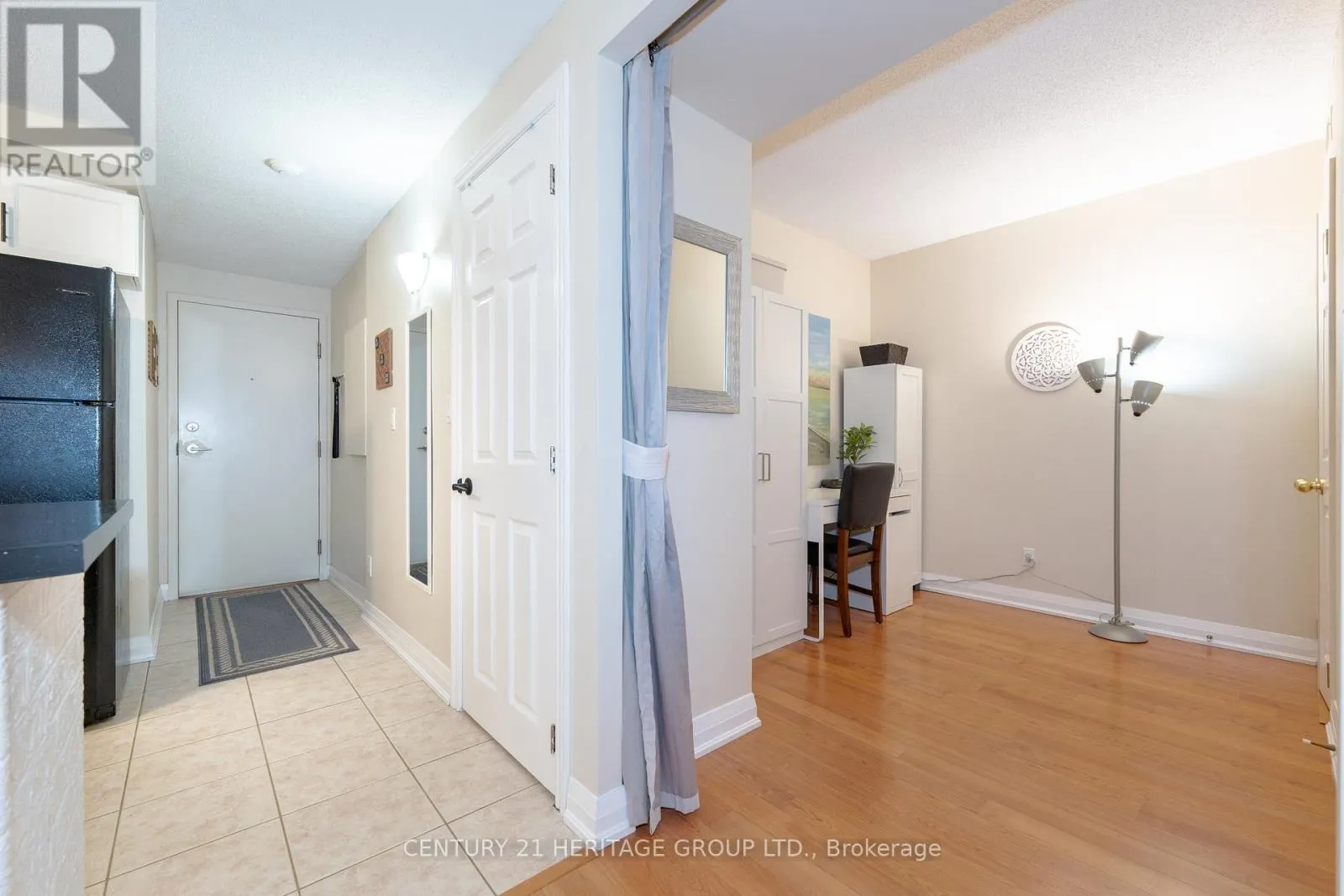 401 - 35 HUNT AVENUE
