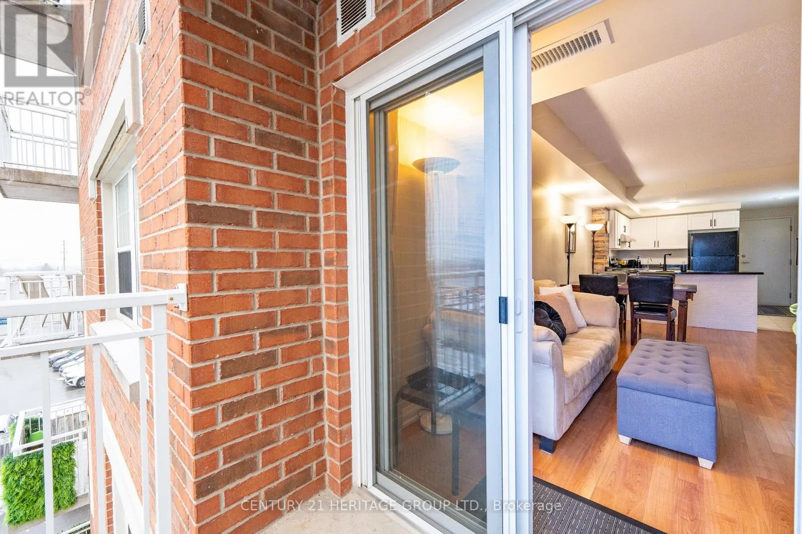 401 - 35 HUNT AVENUE
