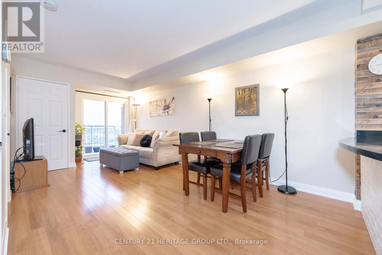 401 - 35 HUNT AVENUE