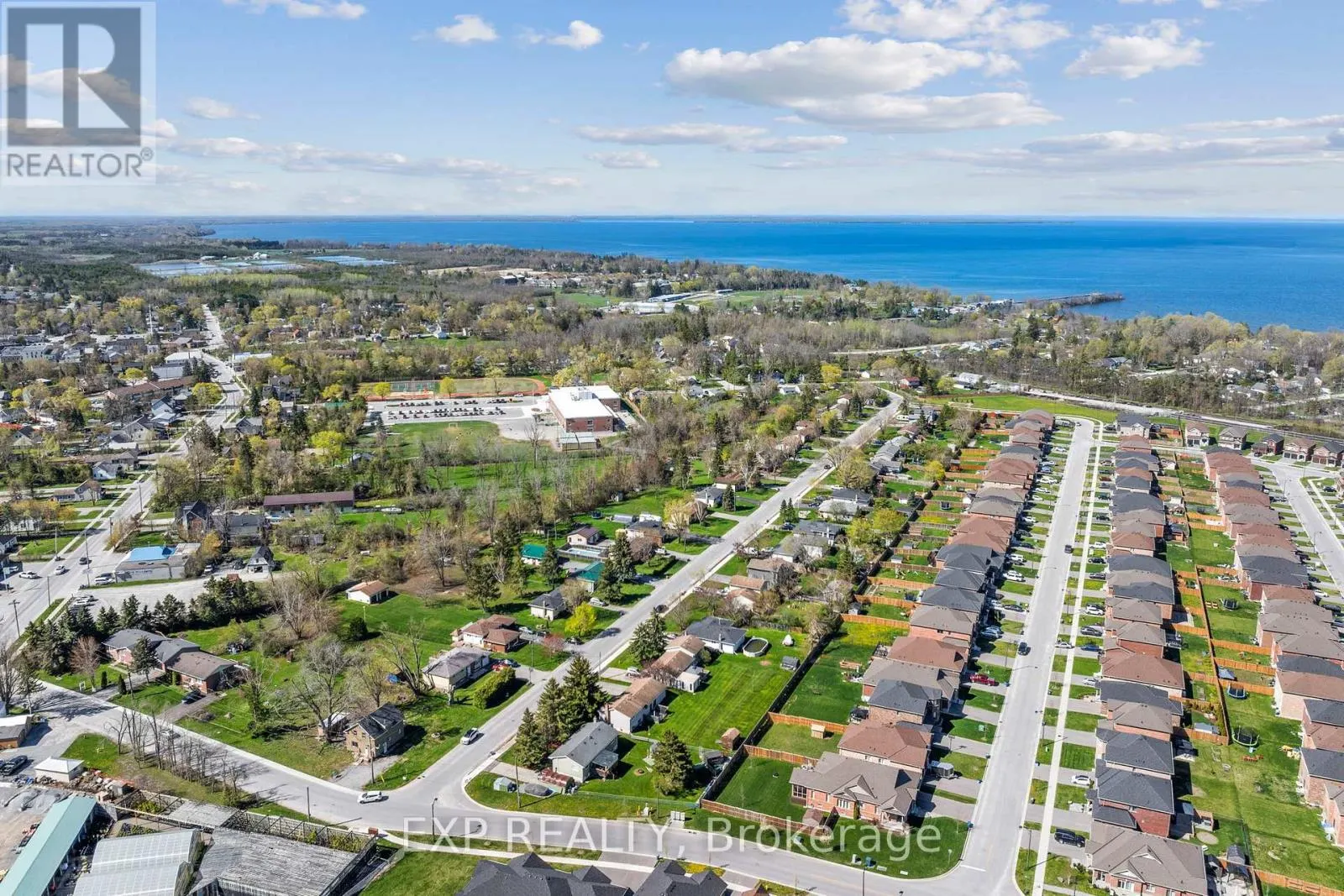 354 LAKELAND CRESCENT