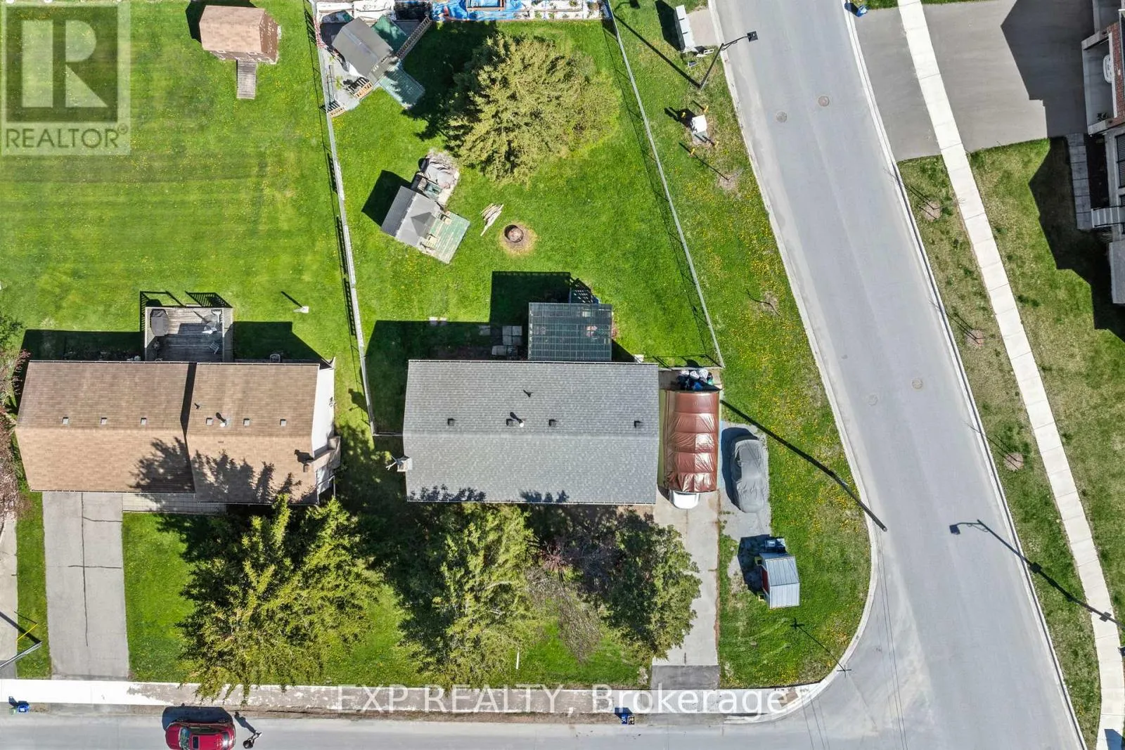 354 LAKELAND CRESCENT