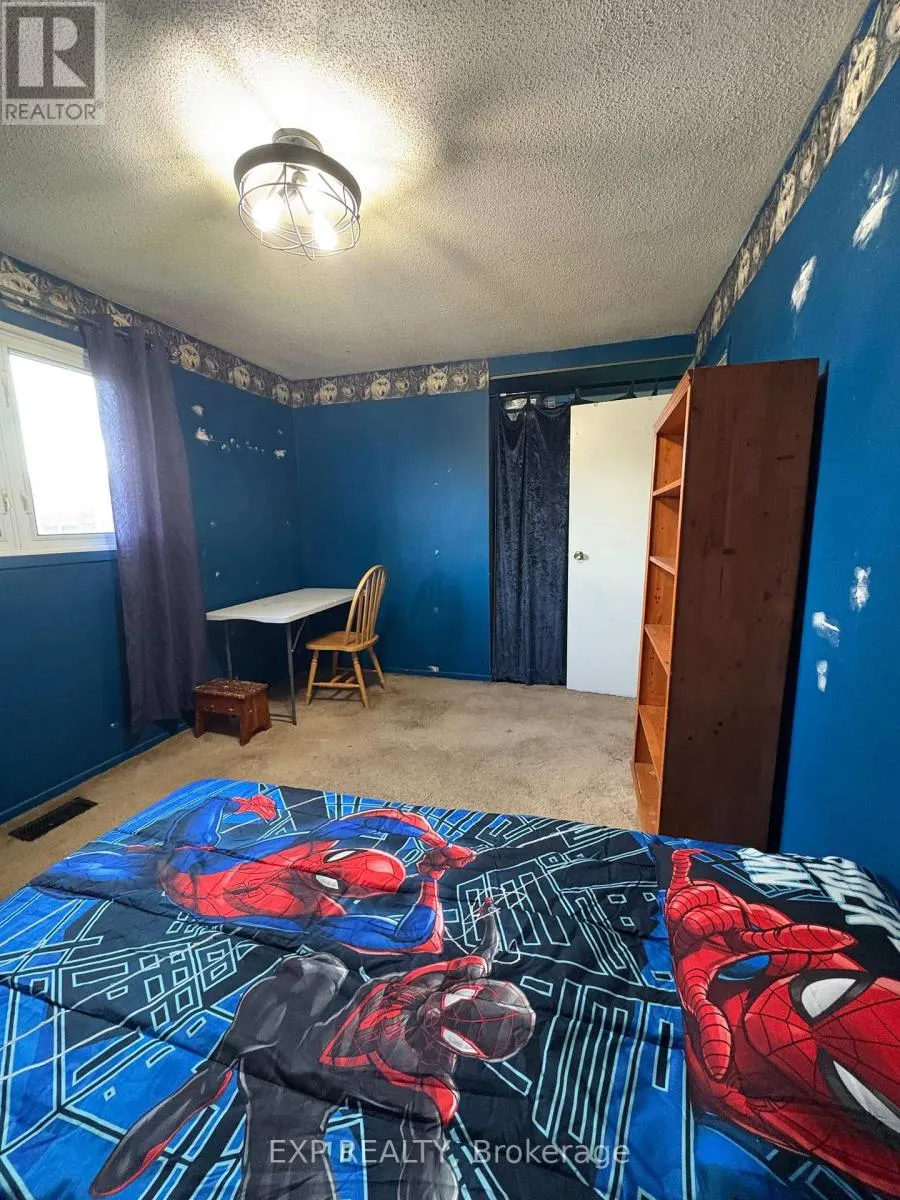 354 LAKELAND CRESCENT