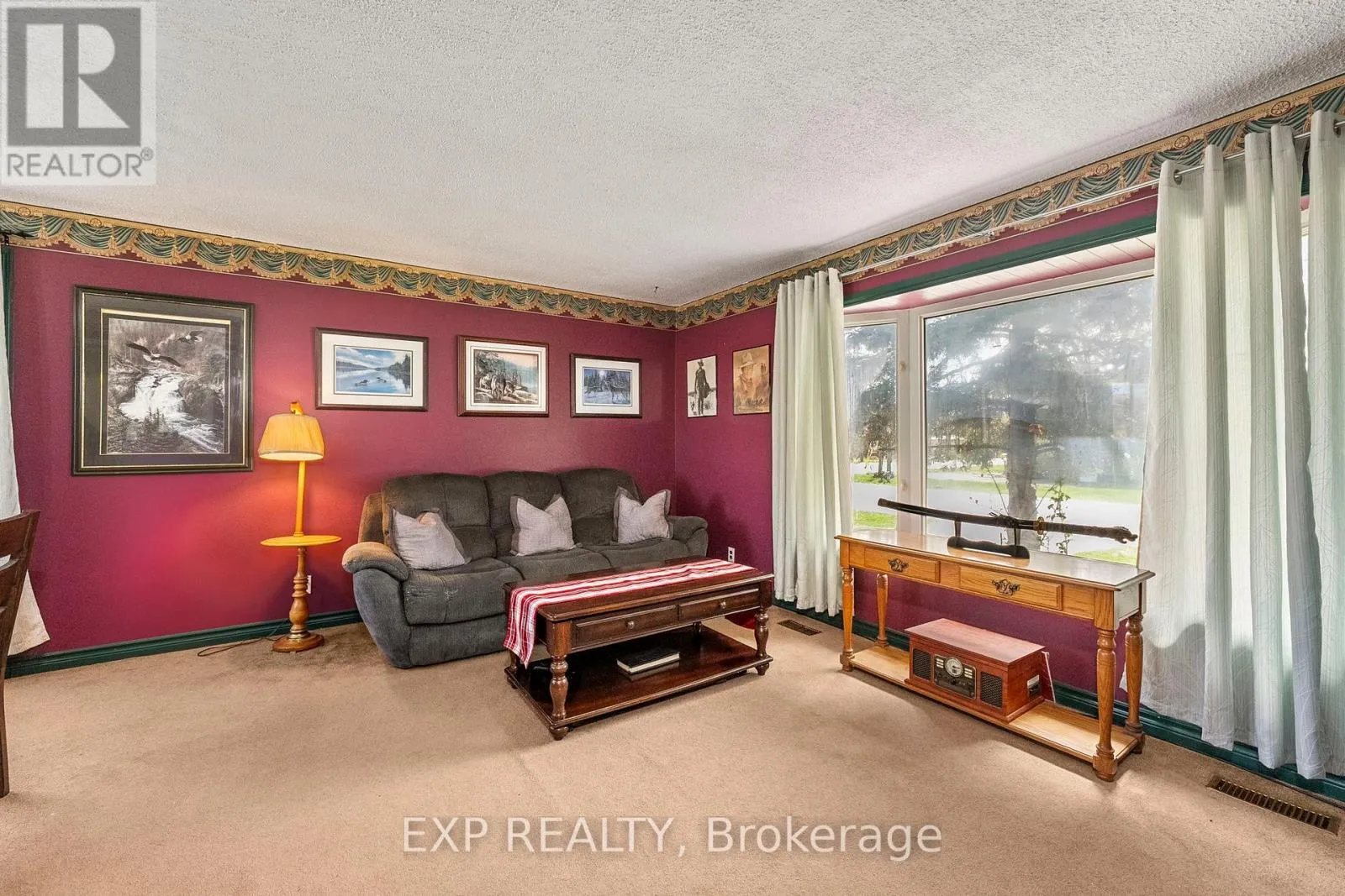 354 LAKELAND CRESCENT