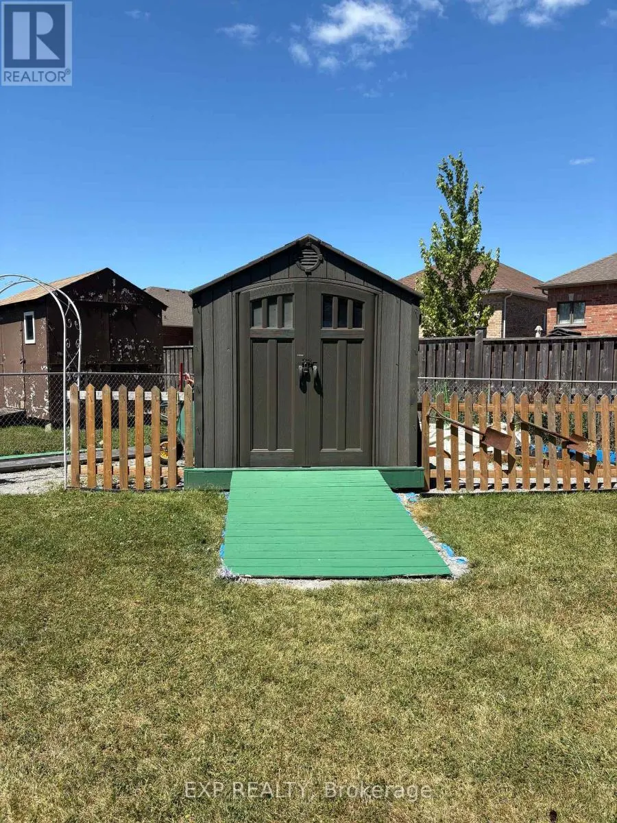 354 LAKELAND CRESCENT