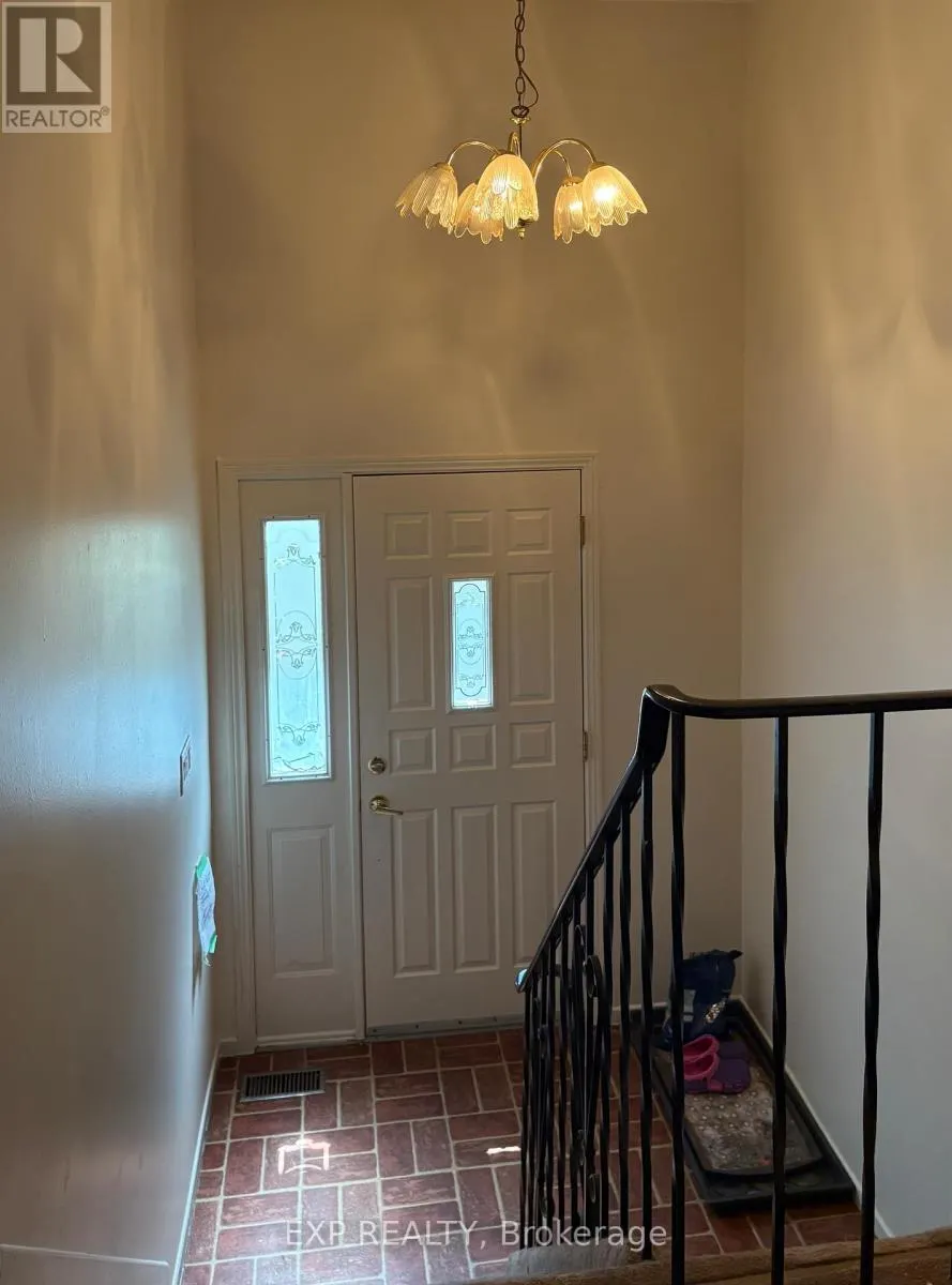 354 LAKELAND CRESCENT