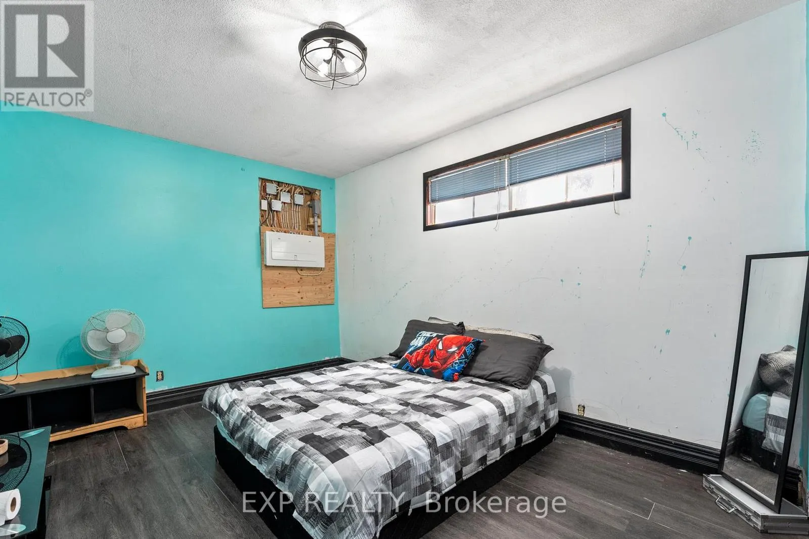 354 LAKELAND CRESCENT