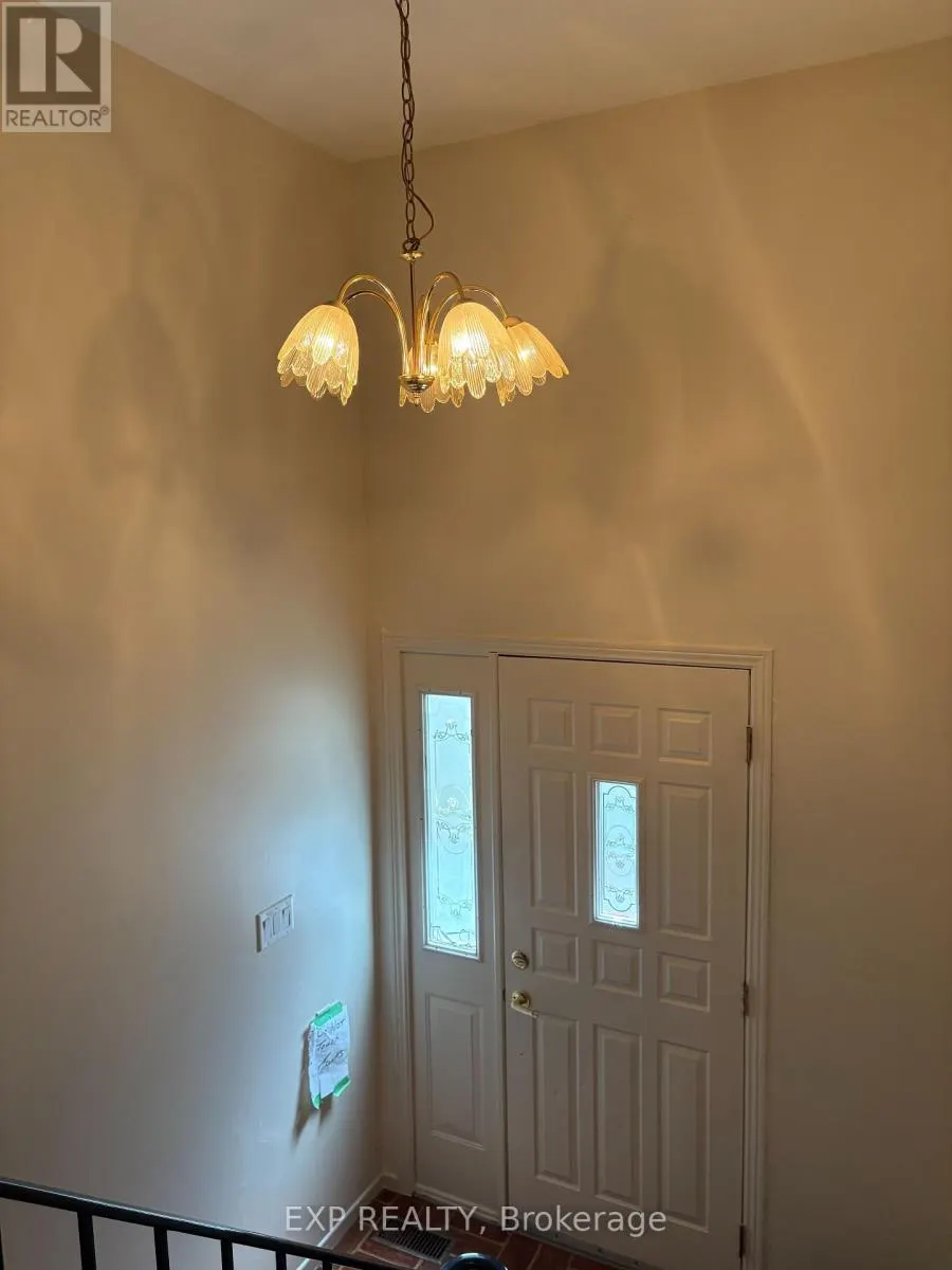 354 LAKELAND CRESCENT