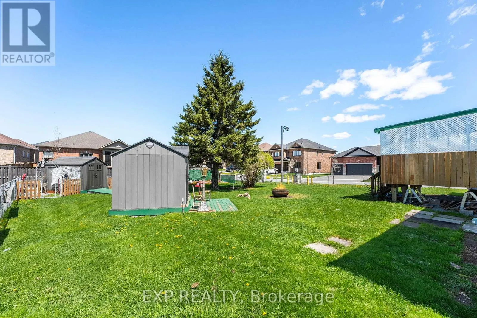 354 LAKELAND CRESCENT