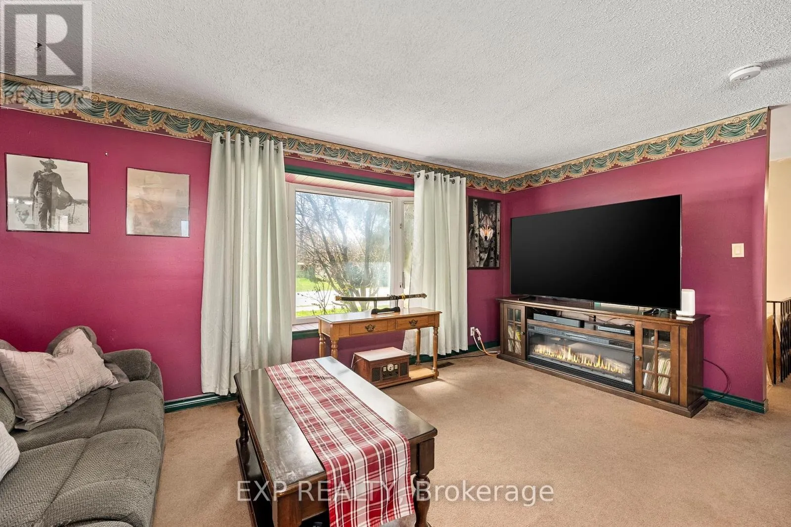 354 LAKELAND CRESCENT