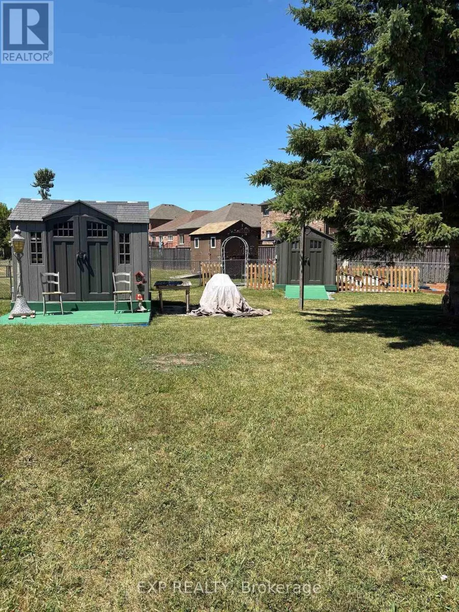 354 LAKELAND CRESCENT