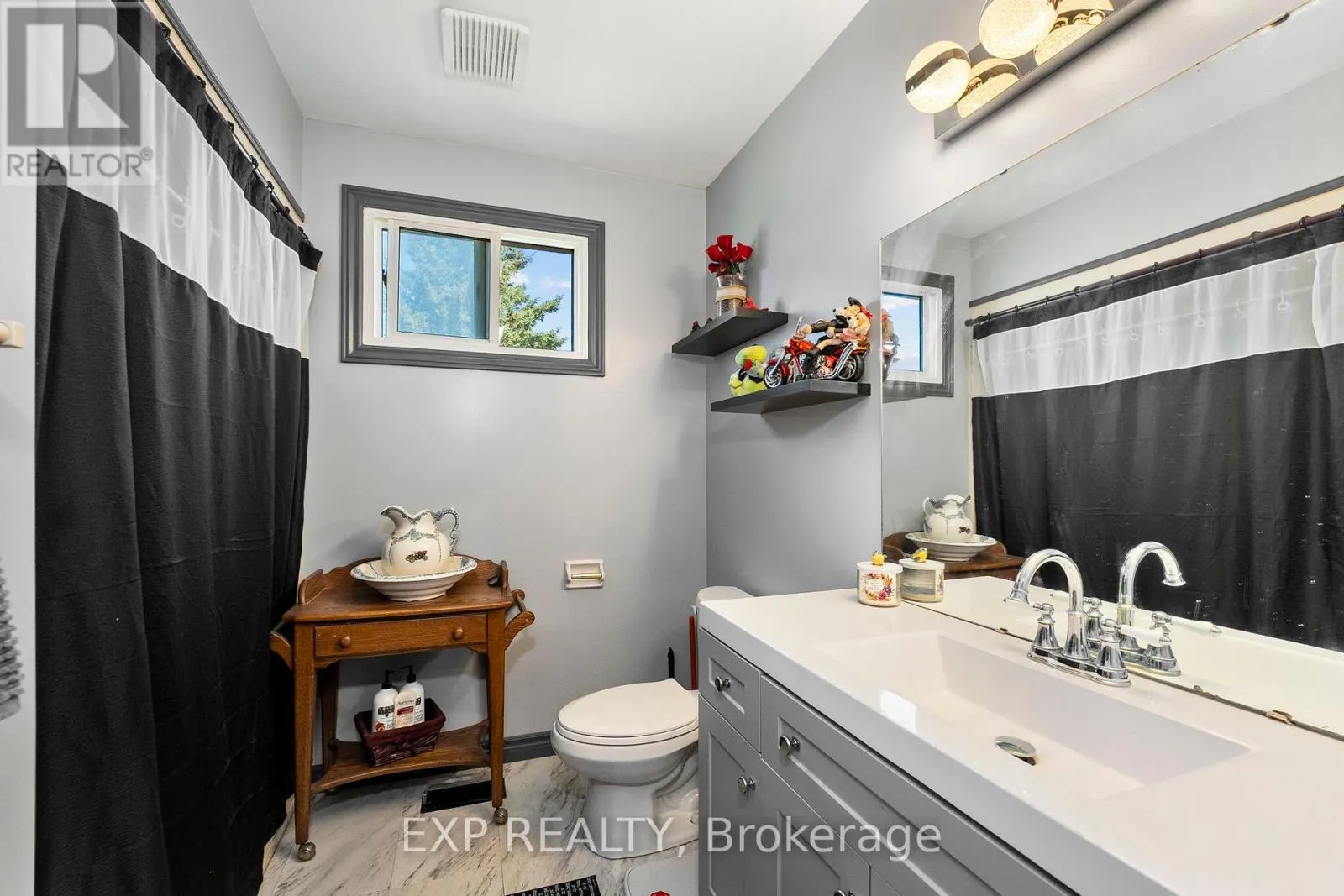 354 LAKELAND CRESCENT