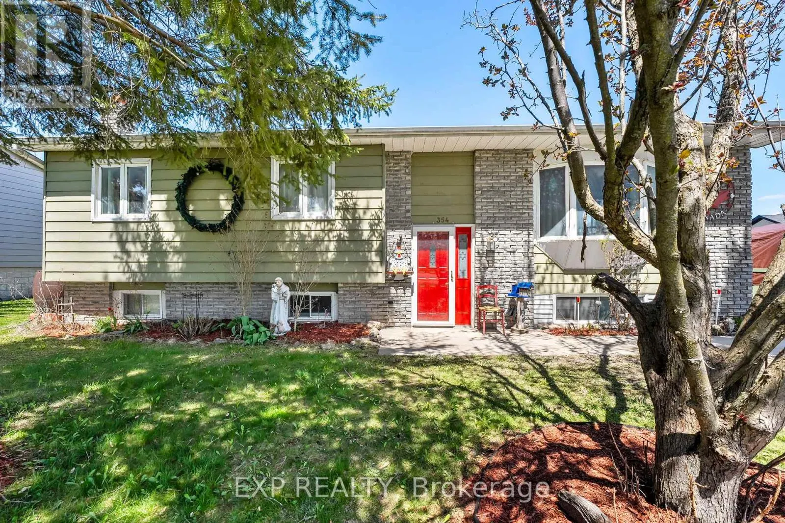 354 LAKELAND CRESCENT