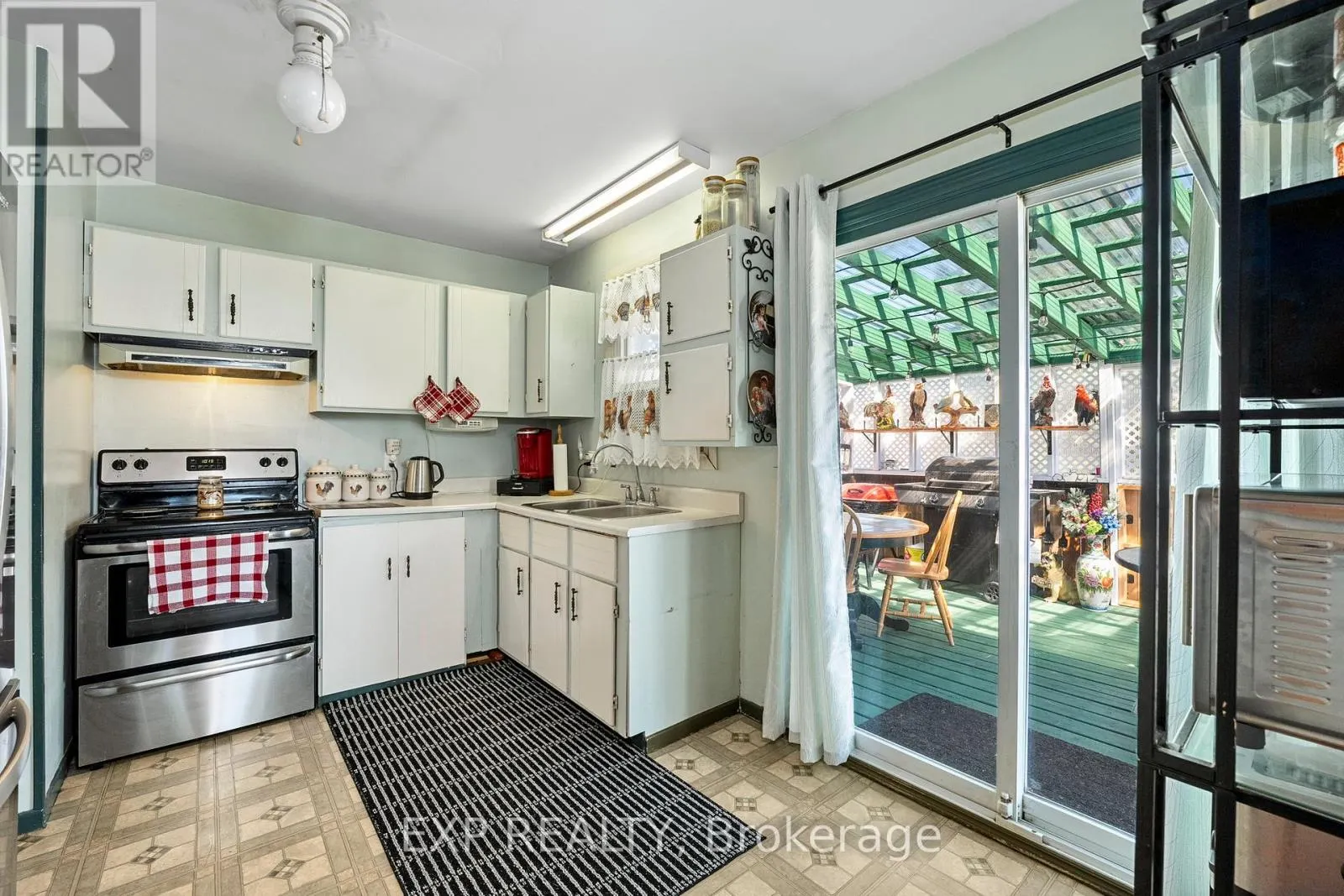 354 LAKELAND CRESCENT