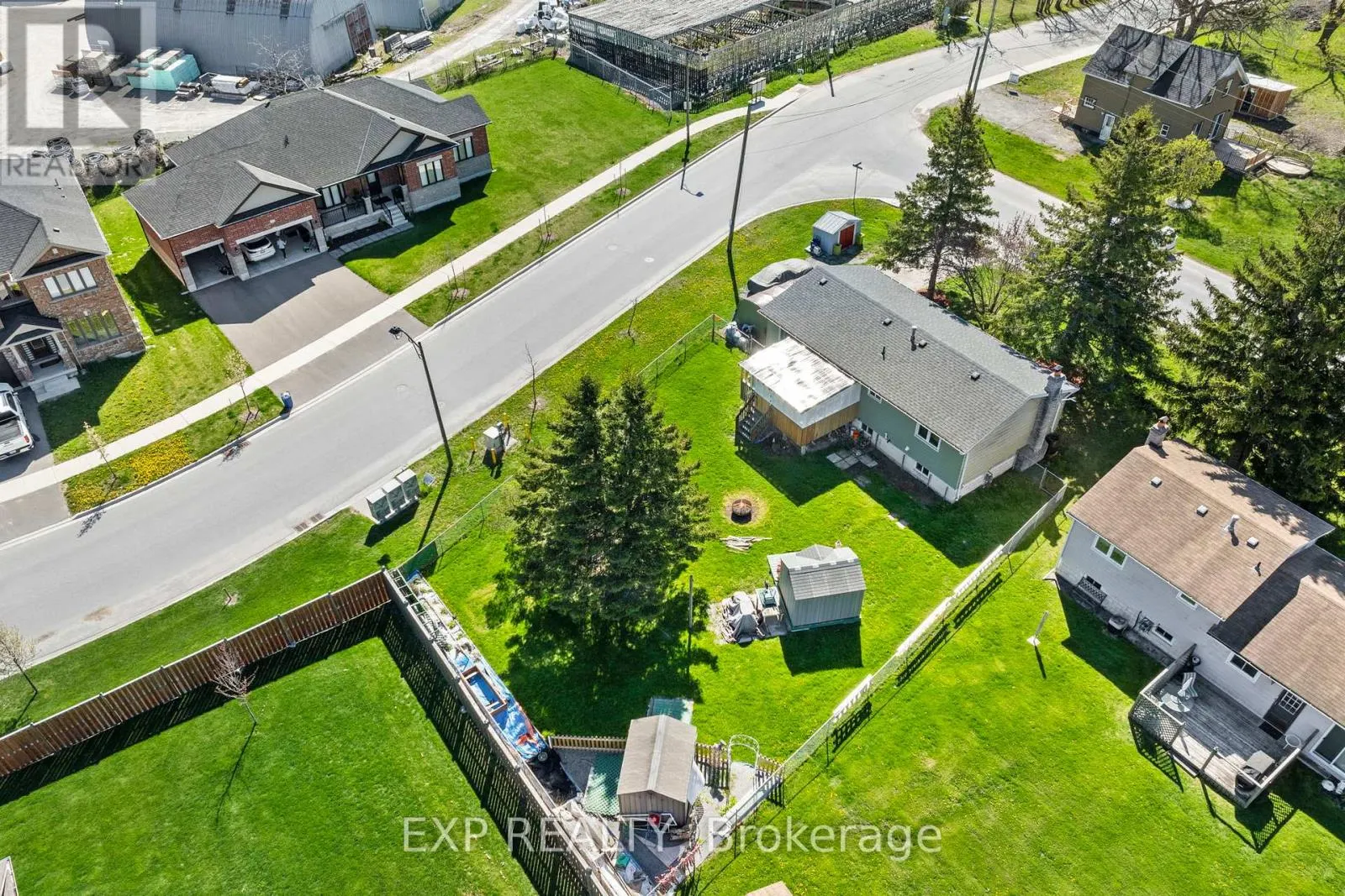 354 LAKELAND CRESCENT