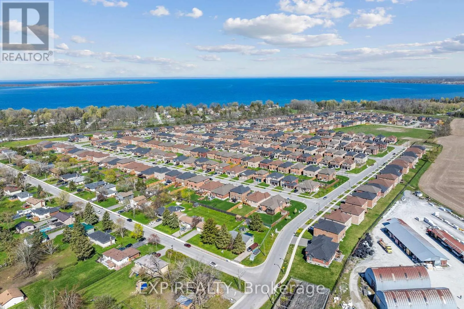 354 LAKELAND CRESCENT