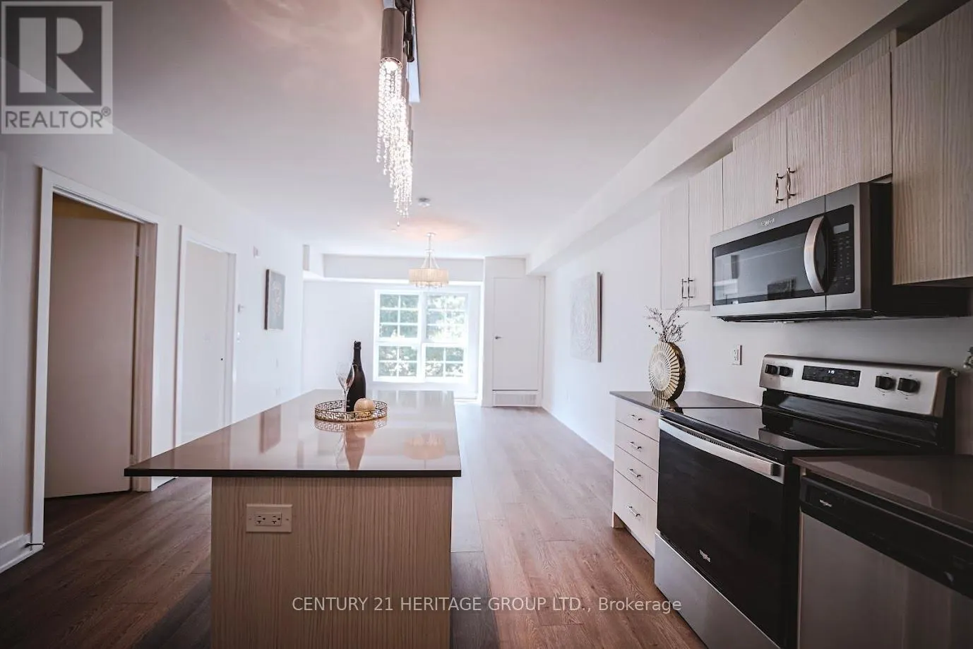 302 - 110 GREW BOULEVARD