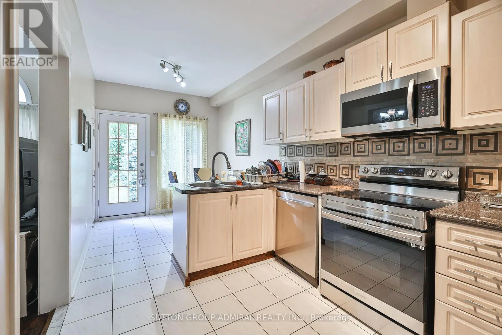 72 ADDISON STREET W