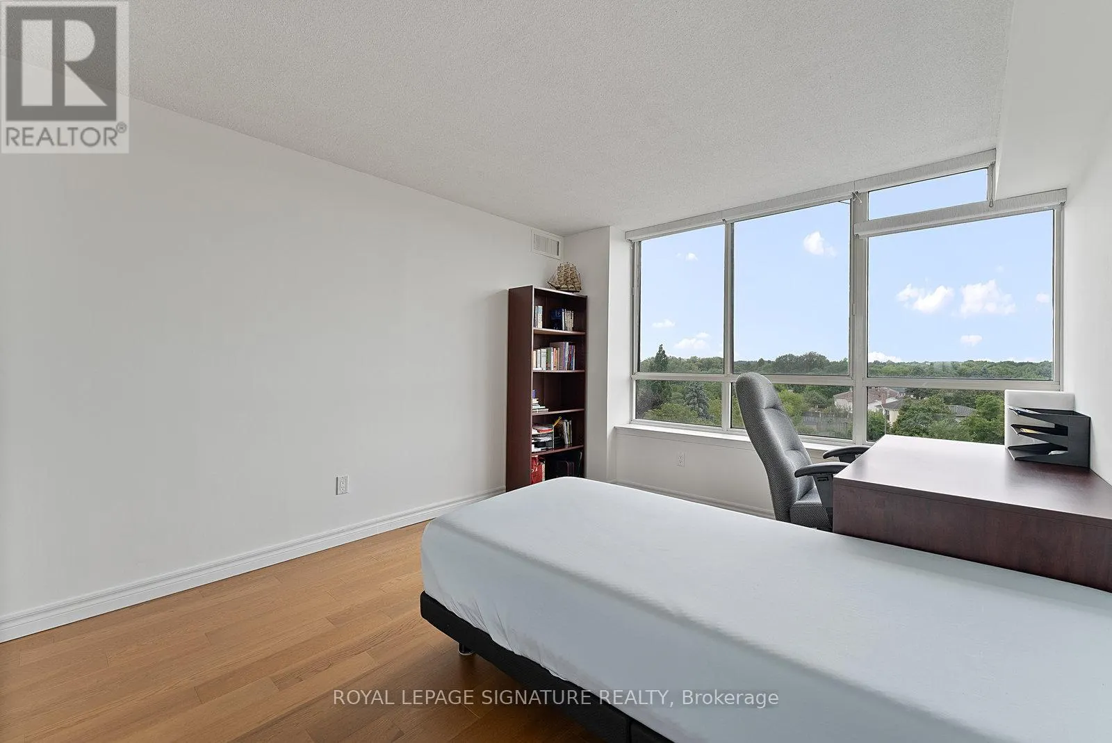 524 - 25 AUSTIN DRIVE