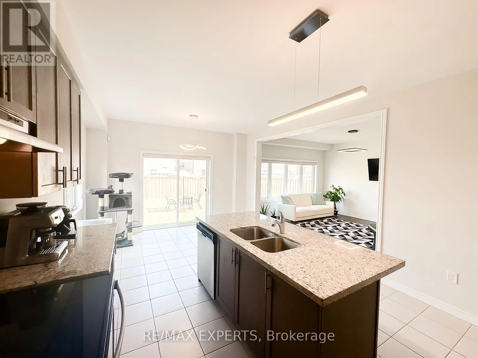 1426 FARROW CRESCENT