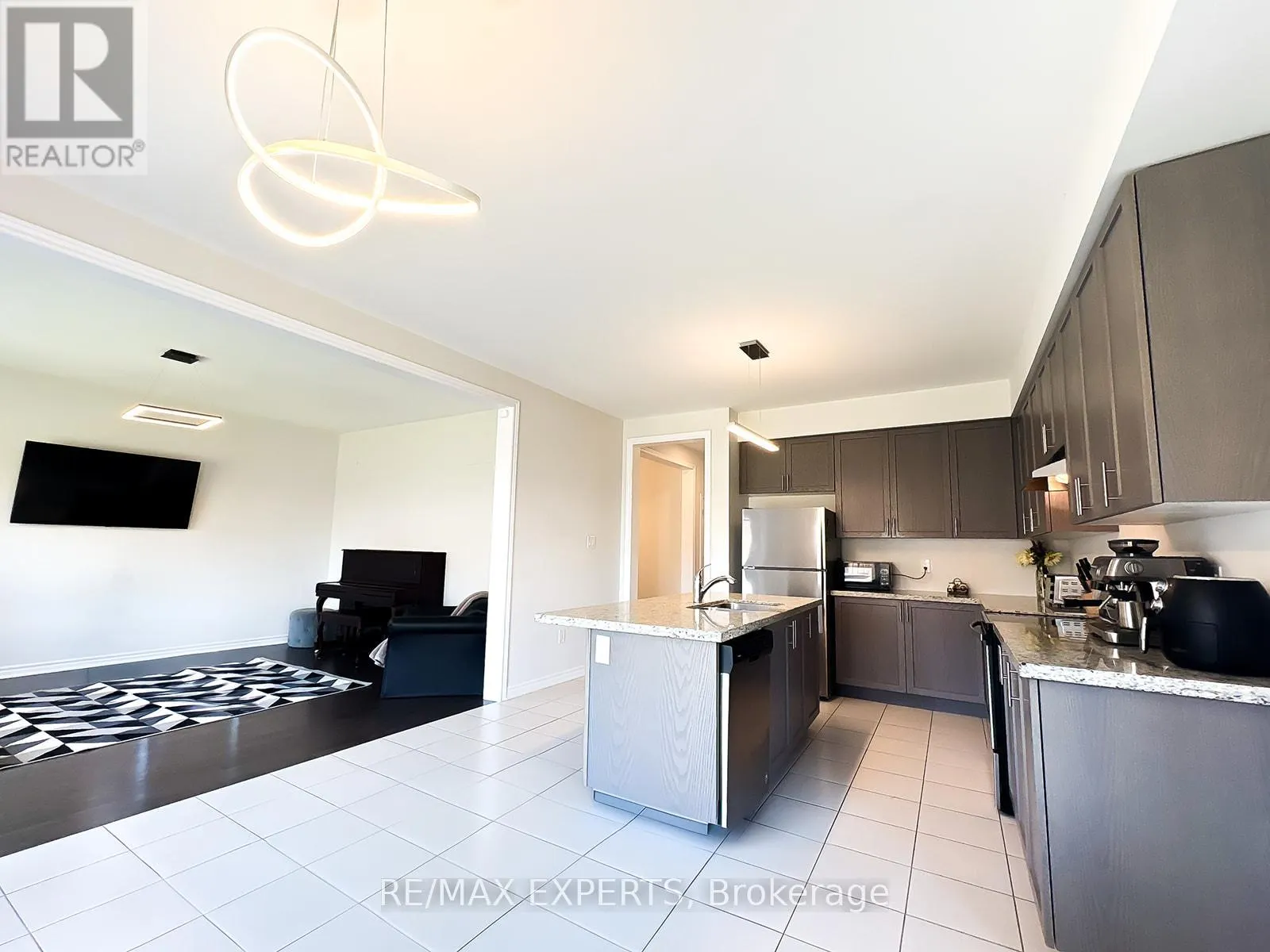 1426 FARROW CRESCENT