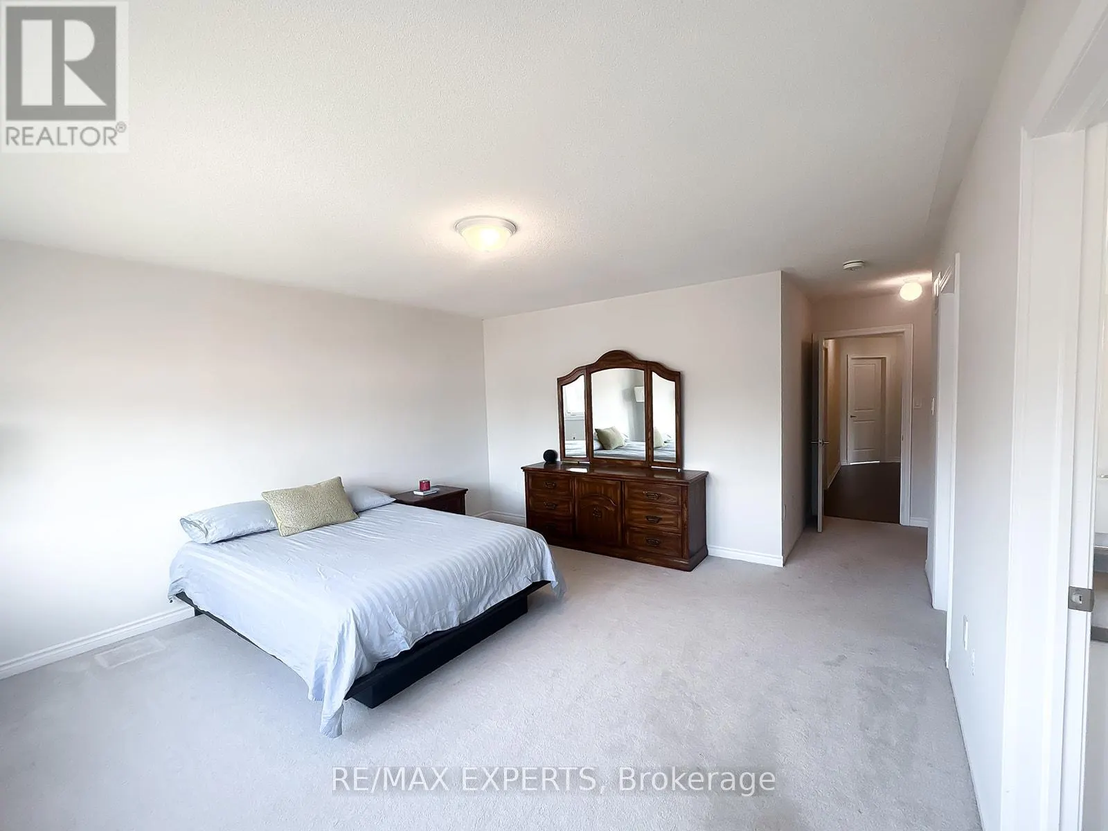 1426 FARROW CRESCENT