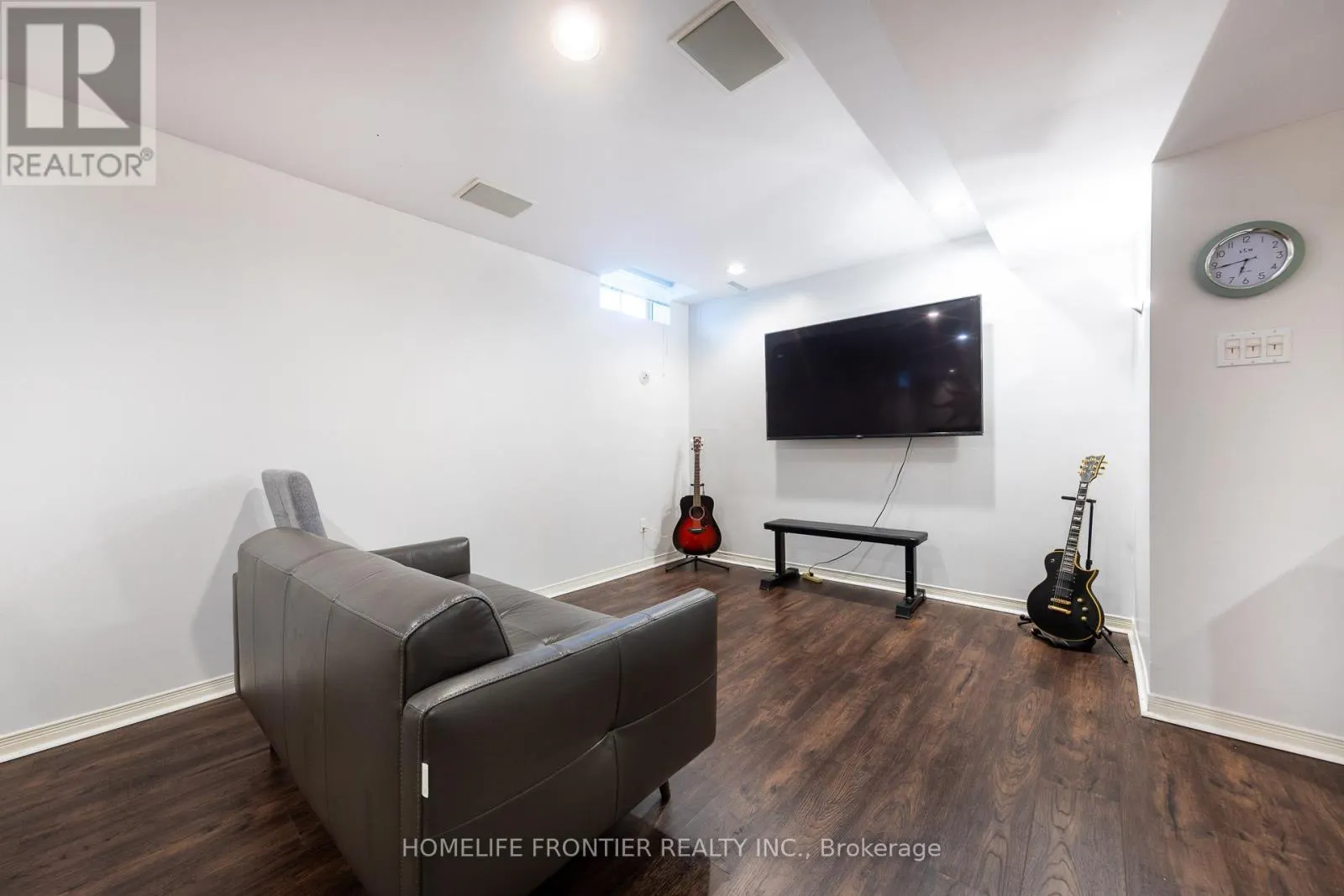 121 CARRINGTON DRIVE