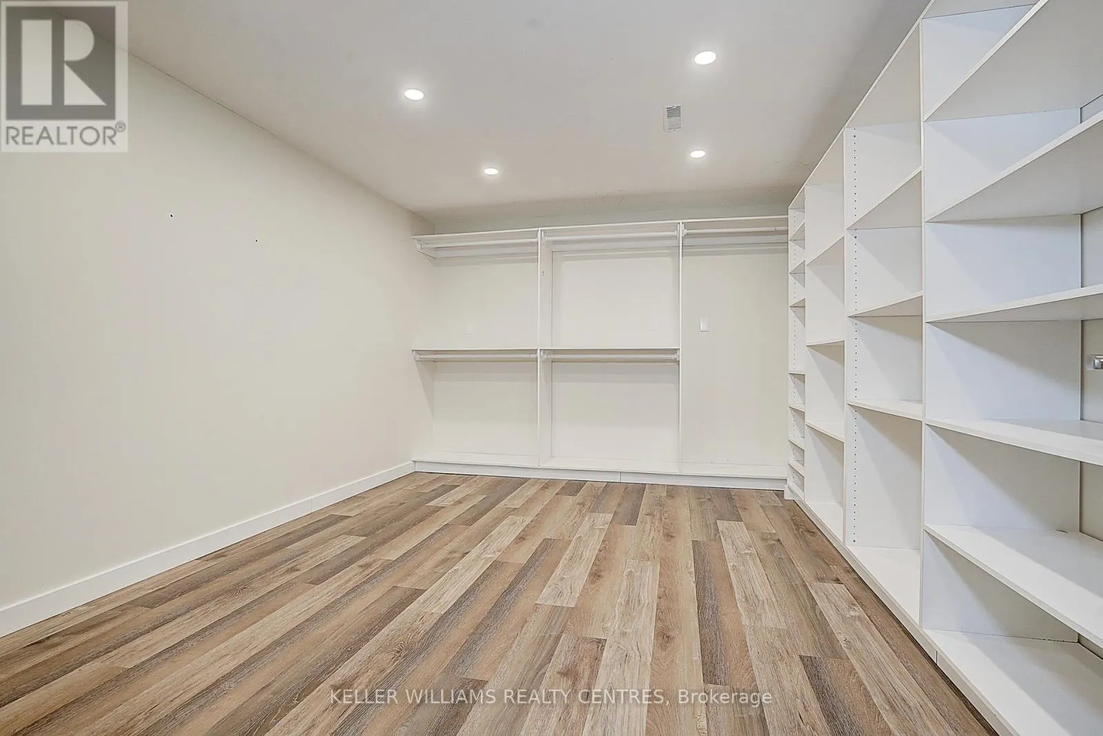 17 SIR KAY DRIVE