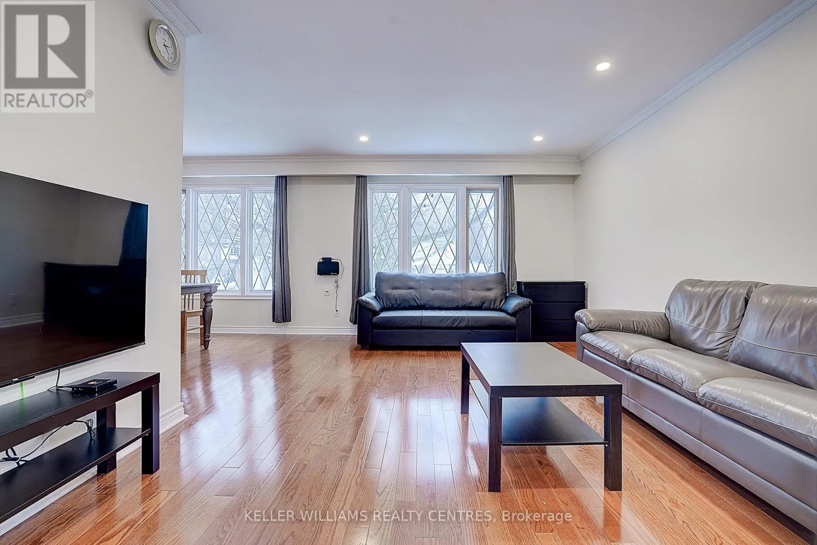 17 SIR KAY DRIVE