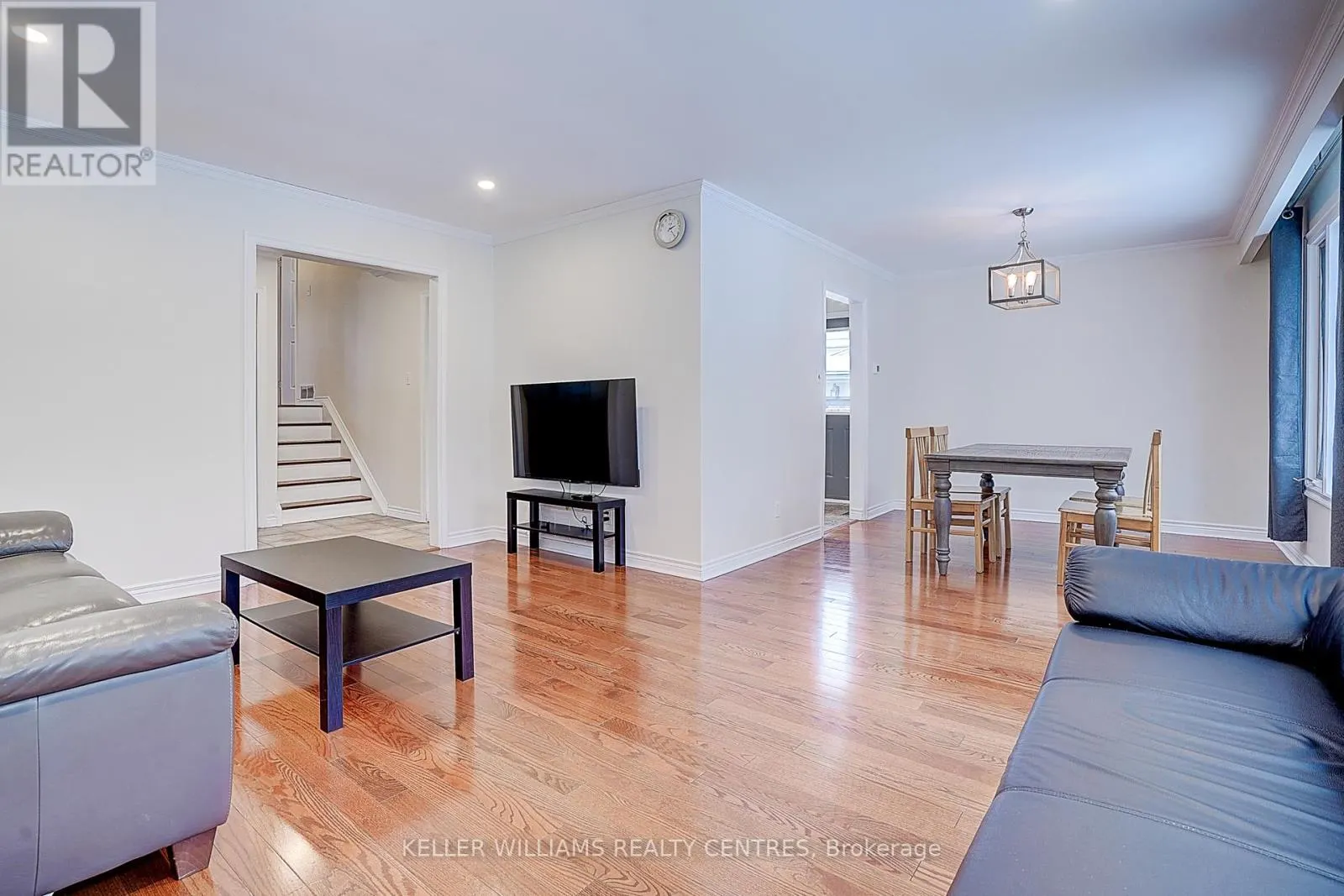 17 SIR KAY DRIVE