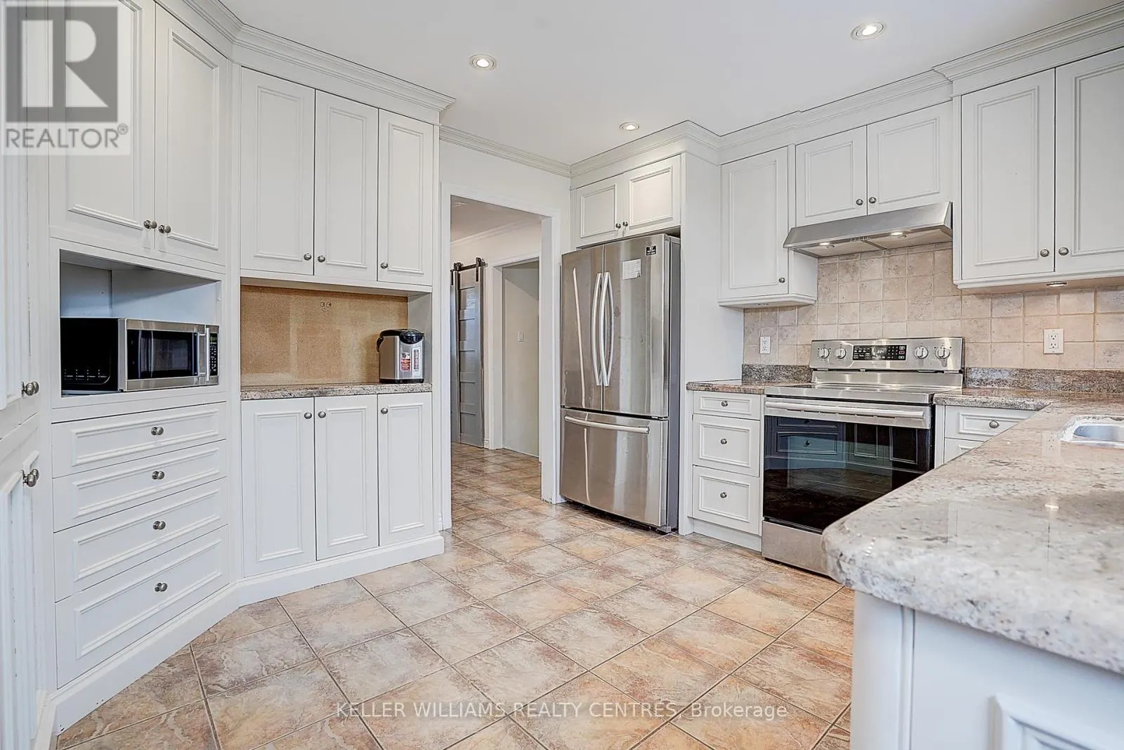 17 SIR KAY DRIVE