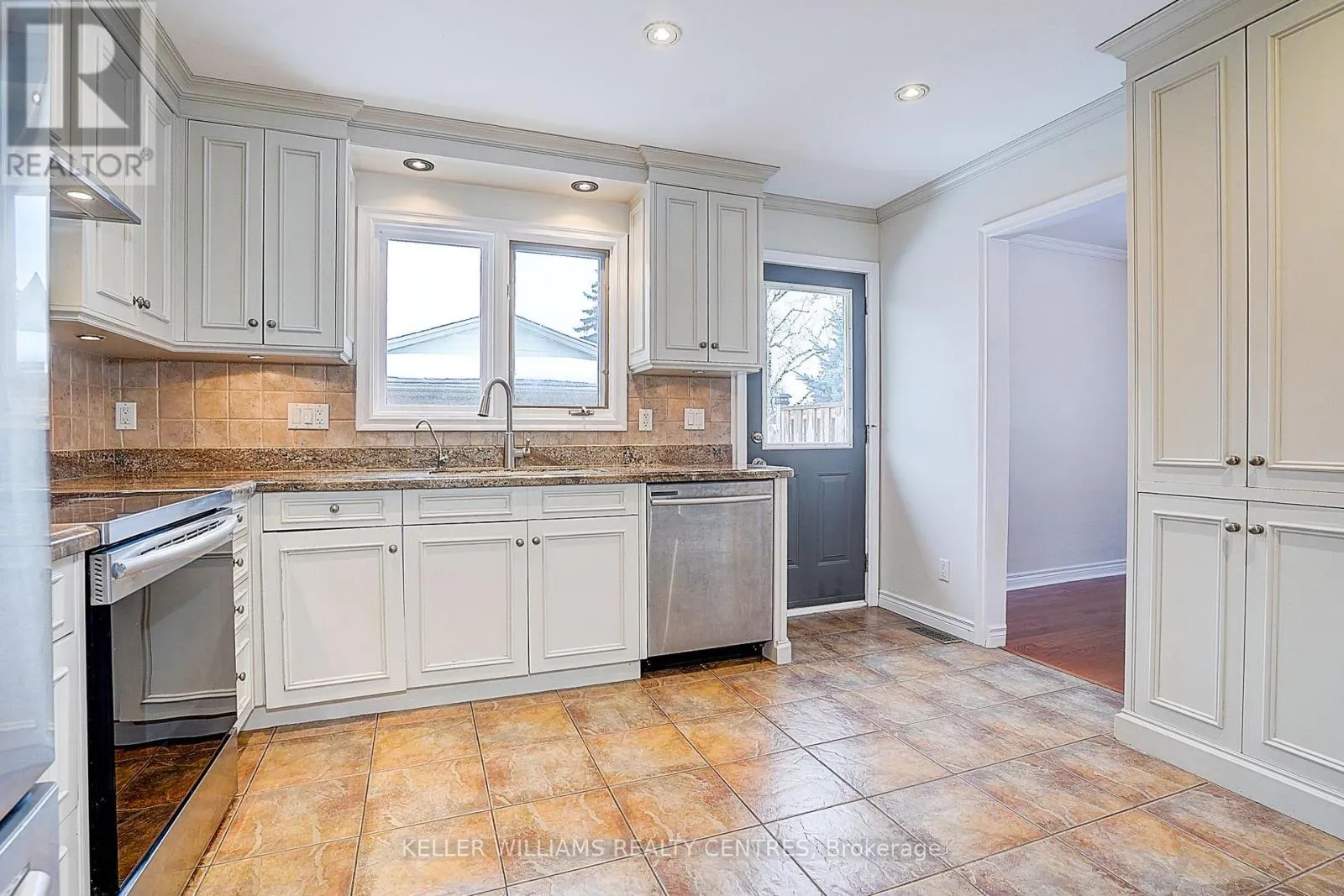 17 SIR KAY DRIVE