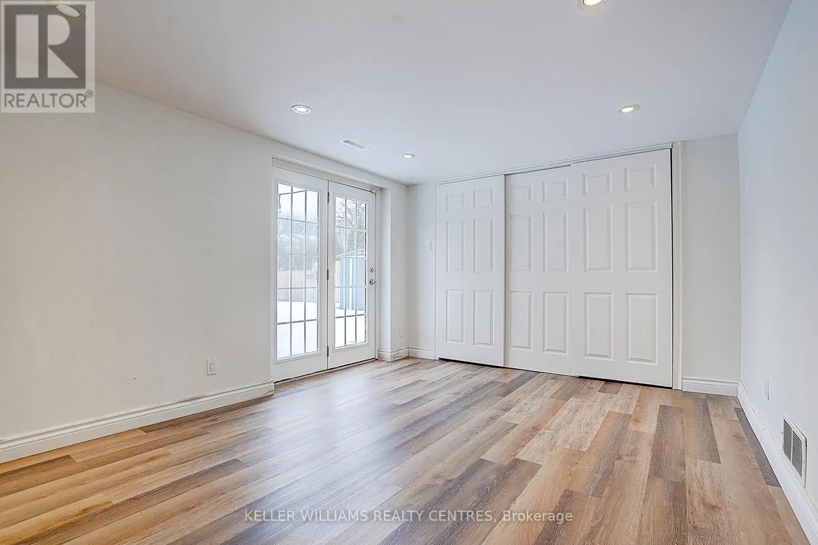 17 SIR KAY DRIVE