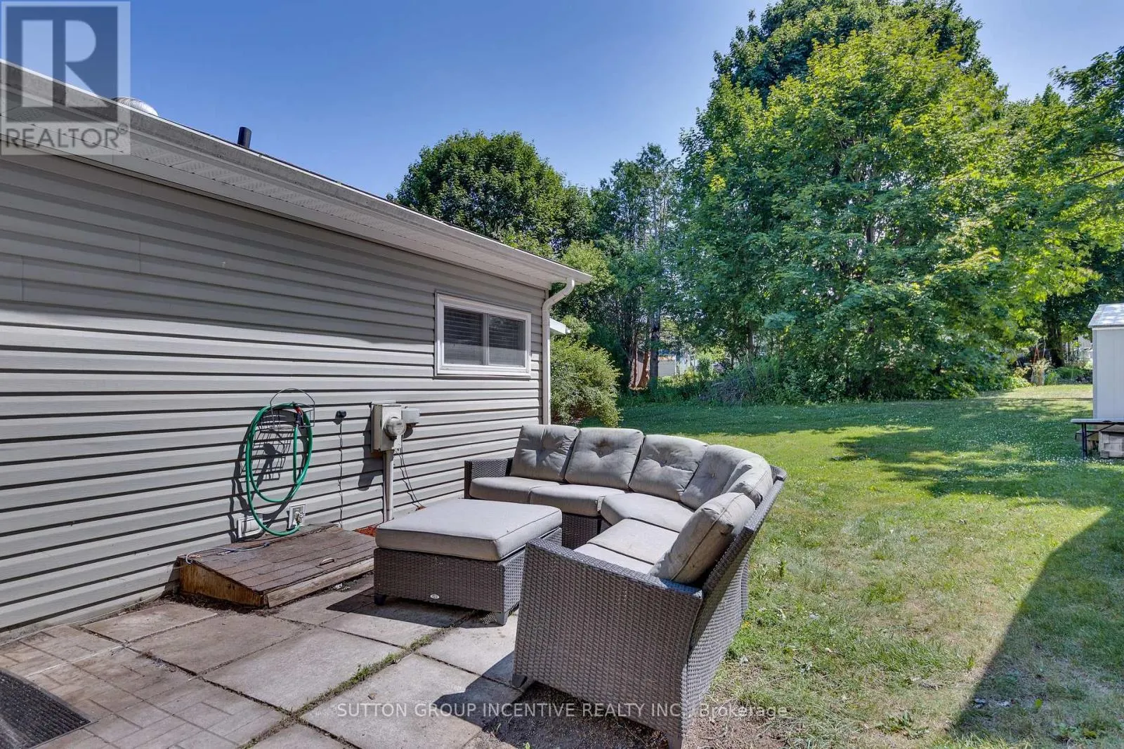 17 WEEPING WILLOW DRIVE