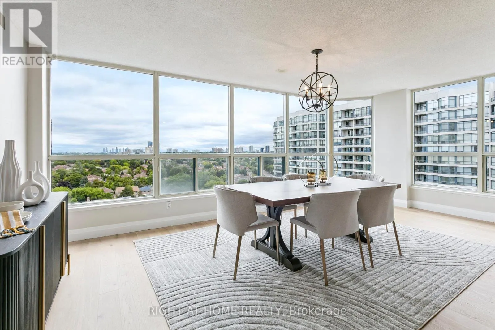 1611 - 7300 YONGE STREET