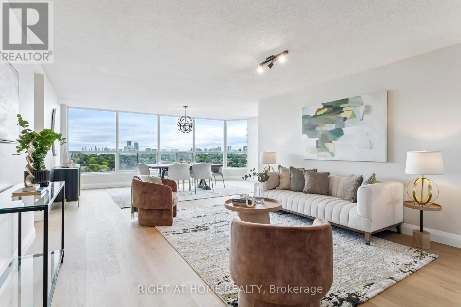 1611 - 7300 YONGE STREET